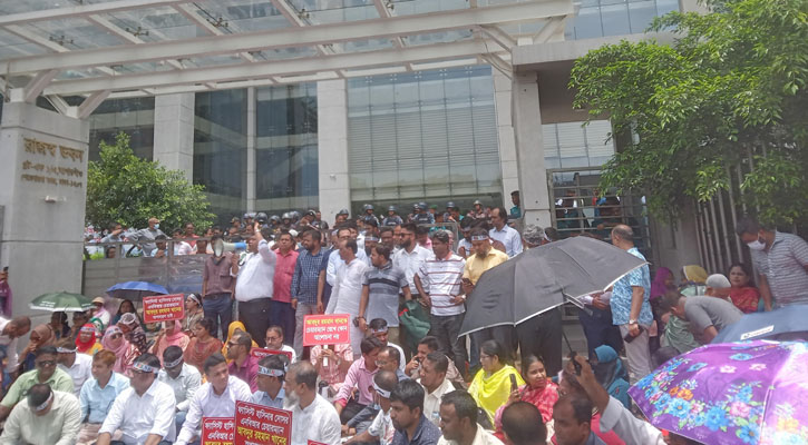 এনবিআর চেয়ারম্যানের অপসারণ দাবিতে ‘কমপ্লিট শাটডাউন’ চলছে