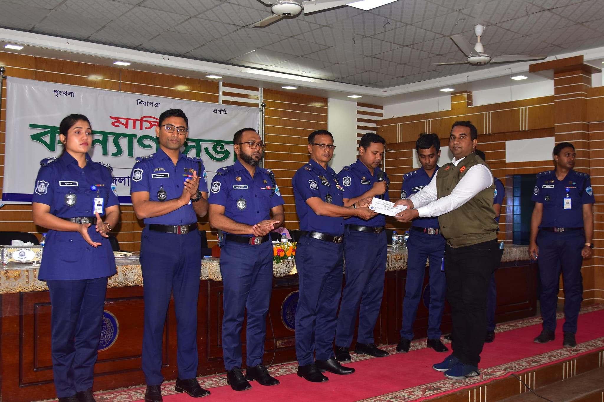 ভালো কাজের স্বীকৃতি পেলেন কুমিল্লা জেলা পুলিশের বিভিন্ন কর্মকর্তা