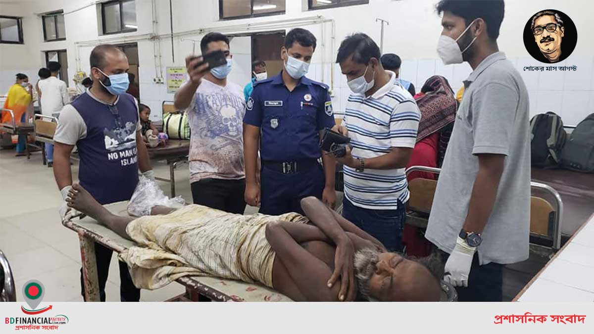 পায়ে পচন ধরা অসুস্থ মানুষটির পাশে পুনাক ও পুলিশ