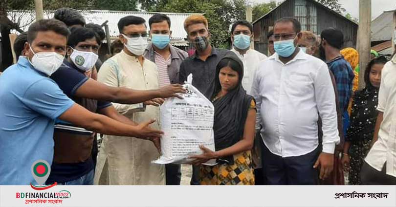 আগুনে পোড়া ক্ষতিগ্রস্ত বস্তিবাসীর পাশে দাড়ালেন: মসিক মেয়র টিটু