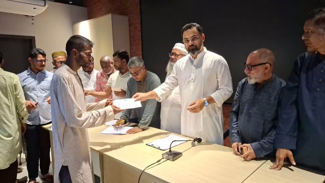 ঢাকা-১৬ আসনের অসহায় ও দুস্থ পরিবারের পাশে সরকারের সহযোগিতা অব্যাহত থাকবে :  যুব ও ক্রীড়া প্রতিমন্ত্রী