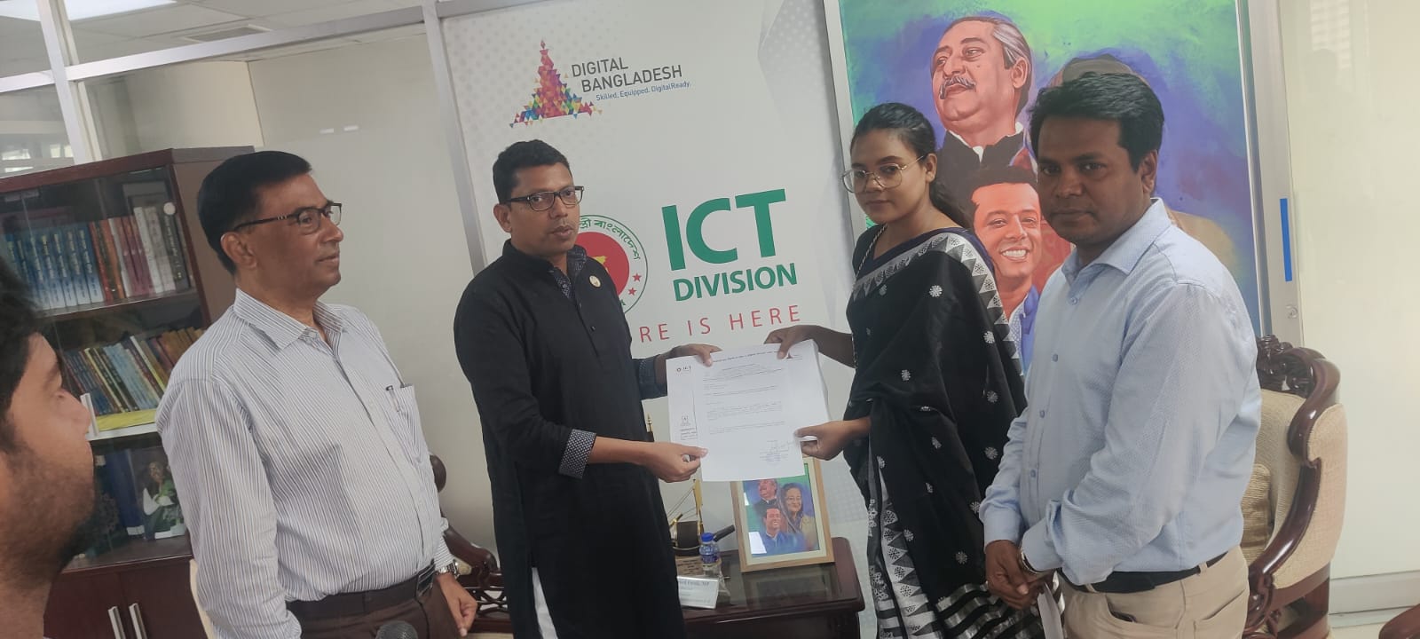 লাইভে সার্টিফিকেট পোড়ানো মুক্তা সুলতানাকে চাকরি দিলেন আইসিটি প্রতিমন্ত্রী পলক