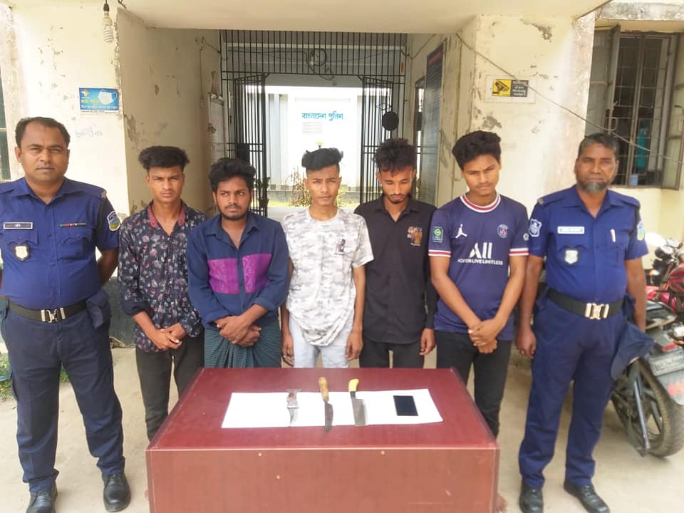 ঈশ্বরগঞ্জে দেশীয় অস্ত্রসহ স্থানীয় কিশোর গ্যাং-এর ০৫ সদস্য গ্রেফতার