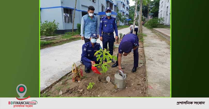 ফরিদপুরে পুলিশের বৃক্ষরোপন কর্মসূচির উদ্বোধন