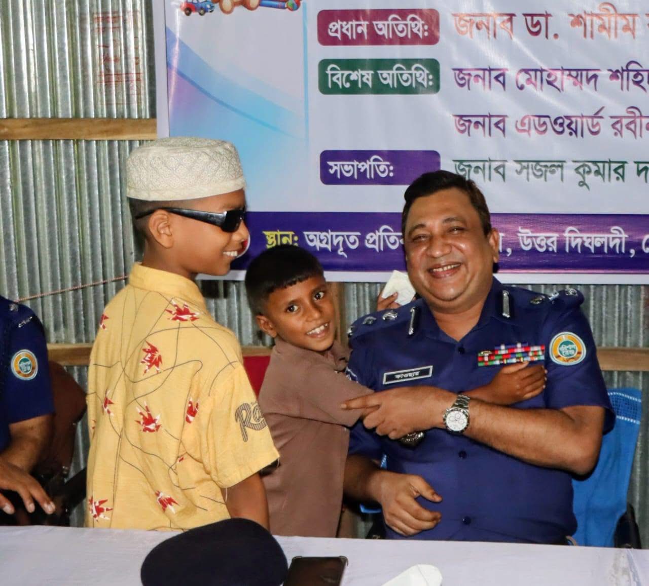 ‎বিশেষ চাহিদাসম্পন্ন শিশুদের মাঝে ভালোবাসার উপহারসামগ্রী বিতরণ