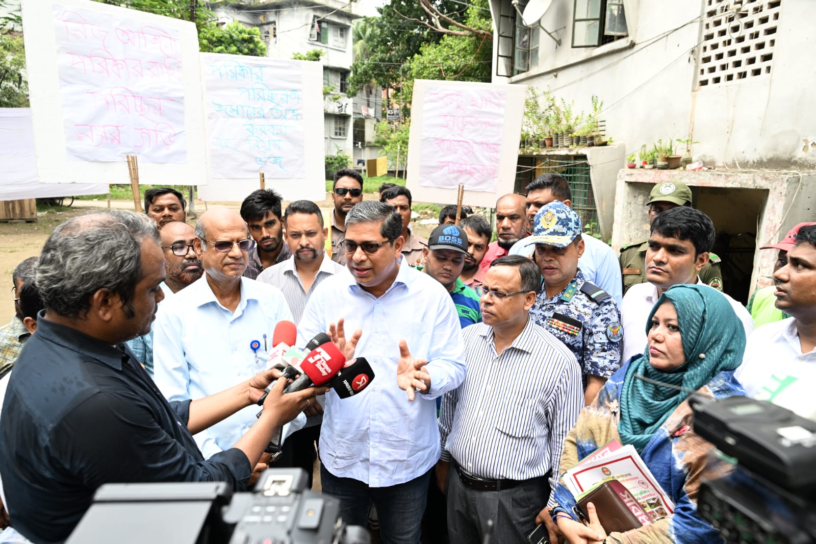 ডেঙ্গু প্রতিরোধে ডিএসসিসিতে টাস্কফোর্সের অভিযান, জরিমানা ১ লাখ টাকা