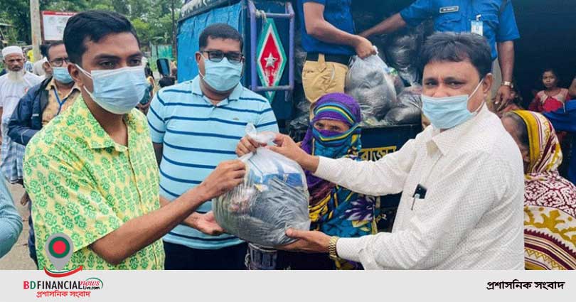 কক্সবাজারের টেকনাফে পানিবন্দি ৪২৫০ পরিবারকে প্রধামন্ত্রীর ত্রাণ সহায়তা