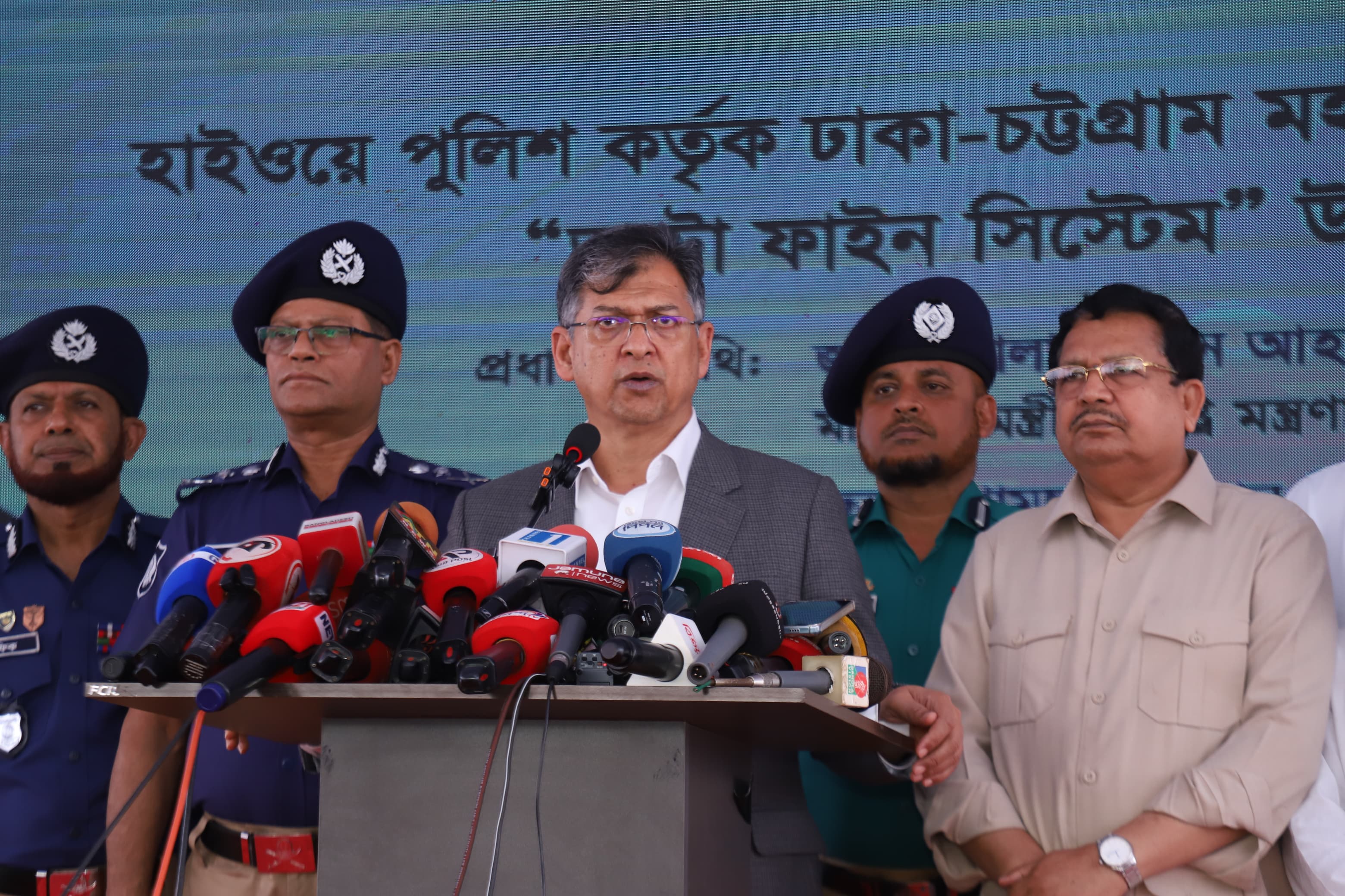 ঢাকা-চট্টগ্রাম মহাসড়কে এআই অটো ফাইন সিস্টেম চালু