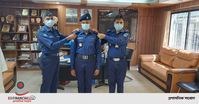 ফরিদপুরে পদোন্নতি পাওয়া নায়েককে র্যাঙ্ক ব্যাজ পরিধান