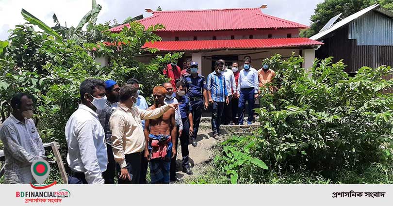 পটুয়াখালী জেলা প্রশাসক কর্তৃক আশ্রয়ণ-২ প্রকল্পের আওতায় নির্মিত ঘর সরেজমিনে পরিদর্শন