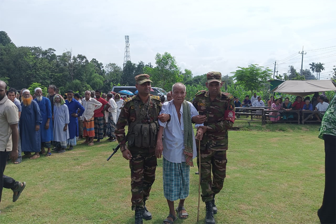 মহালছড়িতে সেনাবাহিনীর উদ্যোগে বিনামূল্যে দিনব্যাপী চক্ষু চিকিৎসা ক্যাম্প