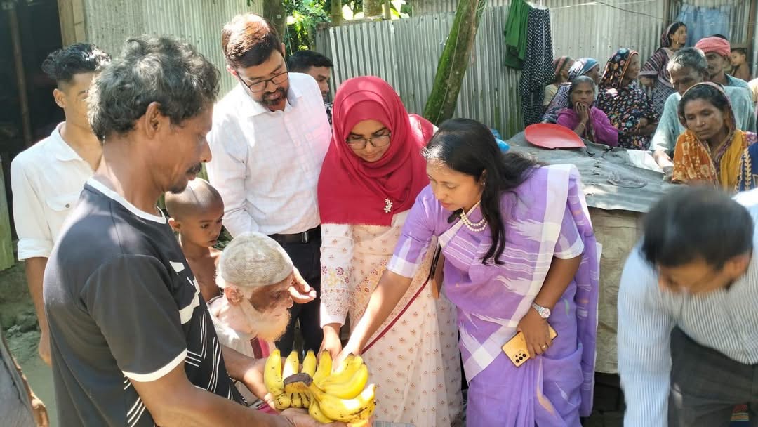 বয়োবৃদ্ধ সজু শেখ ও তার অসুস্থ স্ত্রী নুরজাহান বেগমের অসহায়ত্বের বিষয়টি জানতে পেরে তাদের পাশে দাঁড়িয়েছে শেরপুর জেলা প্রশাসন