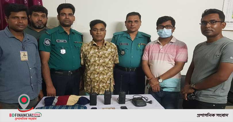 রাজশাহীতে পুলিশ কর্মকর্তা পরিচয়ে প্রতারক আটক