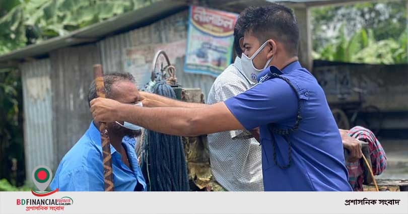 লক্ষ্মীপুর জেলা পুলিশ সামাজিক দূরত্ব বজায় রাখার নিরলস প্রচেষ্টায়