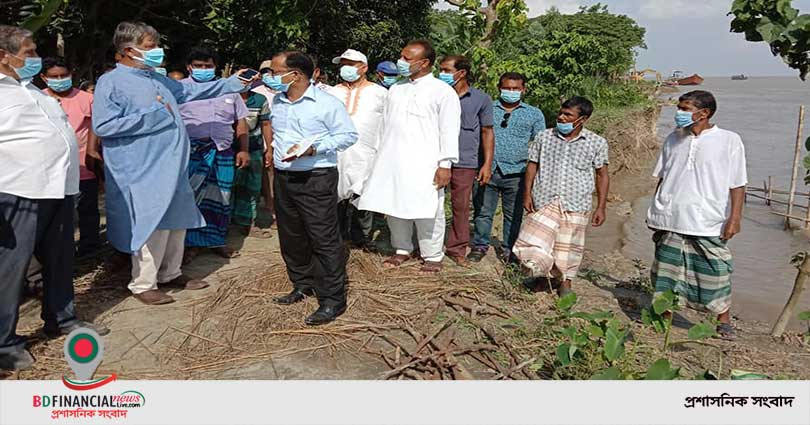 মানিকগঞ্জে নদীভাঙন কবলিত এলাকা পরিদর্শন করলেন জেলা পরিষদের চেয়ারম্যান