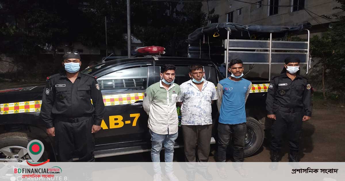 পৃথক অভিযানে ২১১৭০ ইয়াবাসহ ৫ মাদক ব্যবসায়ী’কে আটক করেছে র্যাব-৭
