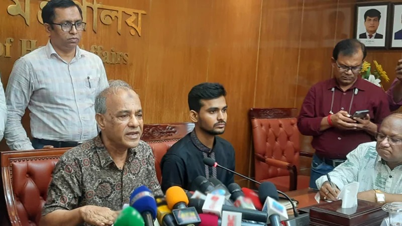 যেসব পুলিশ কাজে যোগ দেননি তারা ক্রিমিনাল: স্বরাষ্ট্র উপদেষ্টা