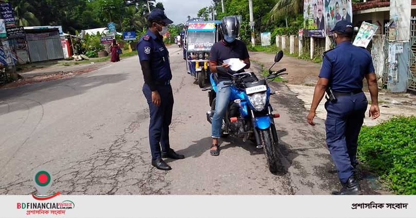 শরীয়তপুরে সামাজিক দূরত্ব নিশ্চিতকরণে কঠোর অবস্থানে জেলা পুলিশ