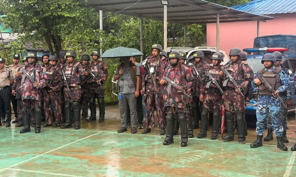 রোহিঙ্গা ক্যাম্পে যৌথ বাহিনীর অভিযান, অস্ত্র-মাদকসহ আটক ৯