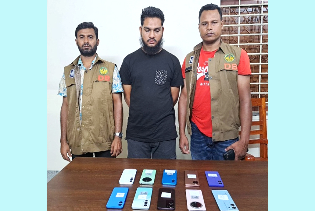 আরএমপি ডিবির অভিযানে ১০টি চোরাই মোবাইলসহ গ্রেপ্তার ১