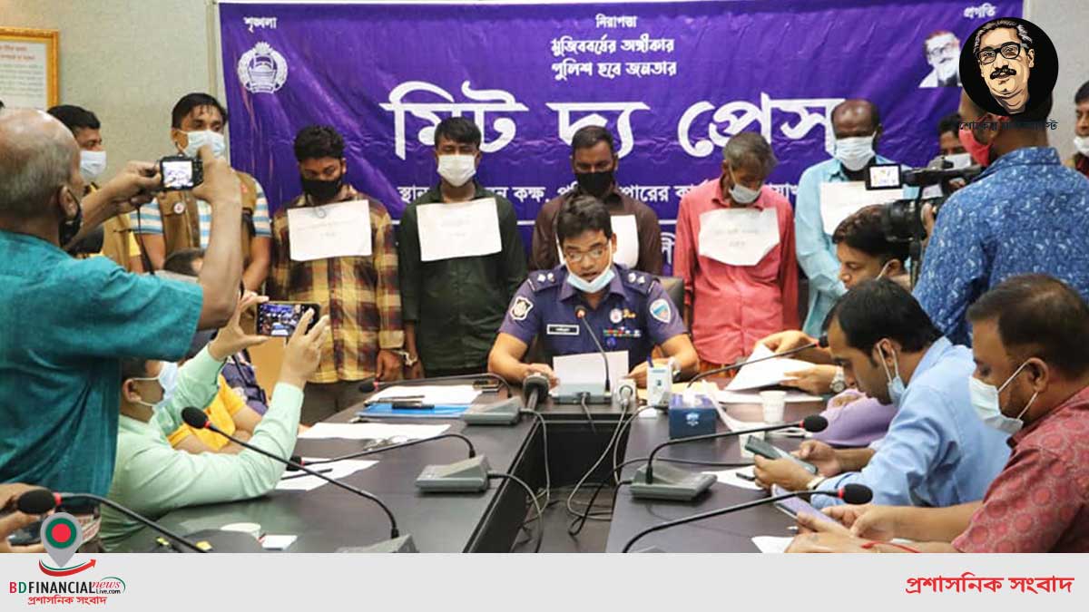 নোয়াখালীতে ডাকাত দলের প্রধান এবং দেশীয় অস্ত্র সহ গ্রেপ্তার ০৬
