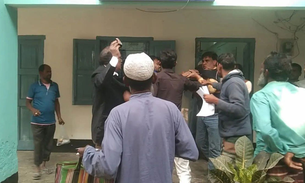 ঘুষ নিয়ে খাদ্য নিয়ন্ত্রক কর্মকর্তার সঙ্গে মারামারি