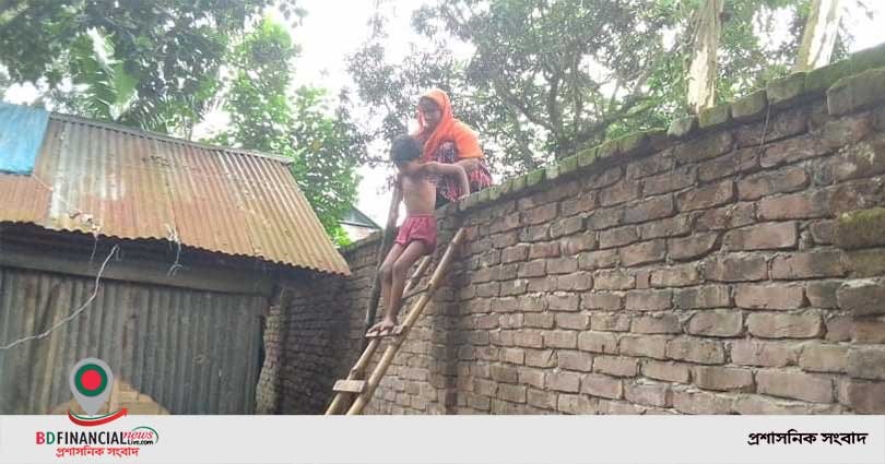জামালপুরে একটি পরিবার  অবরুদ্ধ