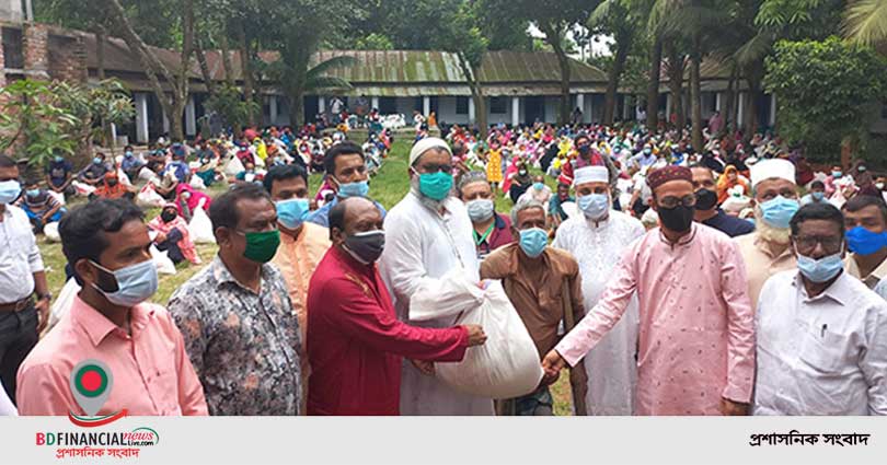 বগুড়া জেলার শেরপুরে ৩০০ অসহায় পরিবারকে বসুন্ধরা গ্রুপের খাদ্য সহায়তা