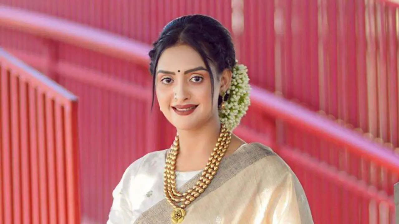 চেক ডিজঅনার : নায়িকা রুবিনা নিঝুমের স্বামীর বিরুদ্ধে মামলা