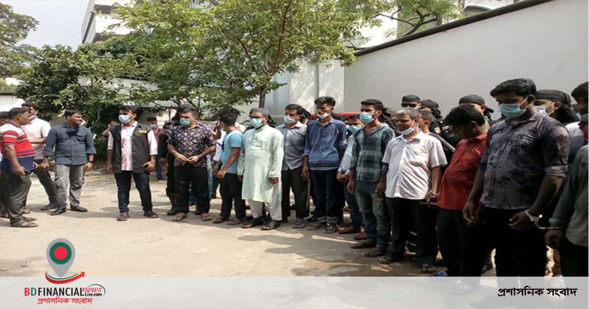 ঢামেকে বিশেষ অভিযান : দালাল চক্রের ২৪ সদস্য গ্রেপ্তার
