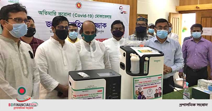 শরীয়তপুর জেলা প্রশাসক এঁর কাছে মেডিকেল সরঞ্জামাদি হস্তান্তর করেন নাহিম রাজ্জাক এমপি