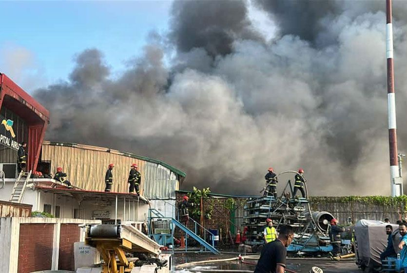 সবার সম্মিলিত প্রচেষ্টায় আগুন অনেকটা নিয়ন্ত্রণে এসেছে: বেবিচক