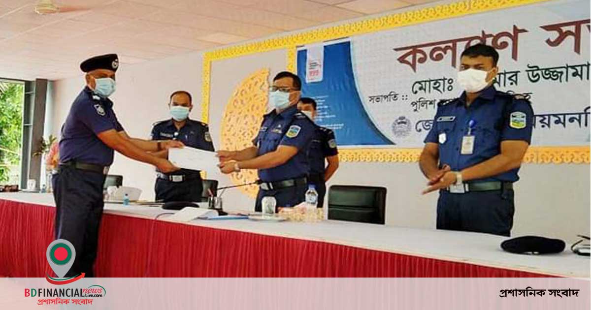 ২২ পুলিশ সদস্যকে পুরস্কৃত করলেন ময়মনসিংহের পুলিশ সুপার  ,  এক ওসিকে করলেন তিরস্কার