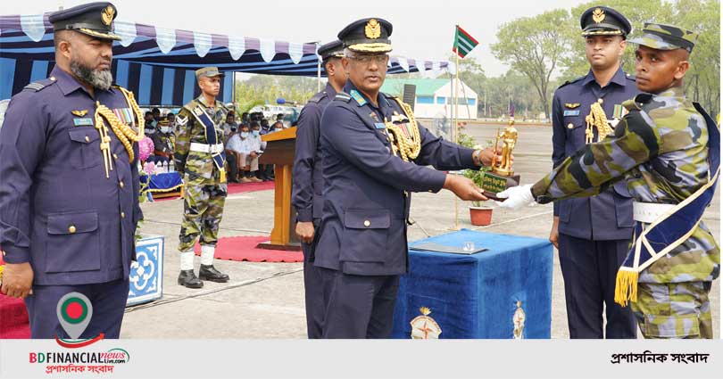 বিমানবাহিনী এমও ডিসি রিক্রুট দলের প্রশিক্ষণ সমাপনী কুচকাওয়াজ অনুষ্ঠিত