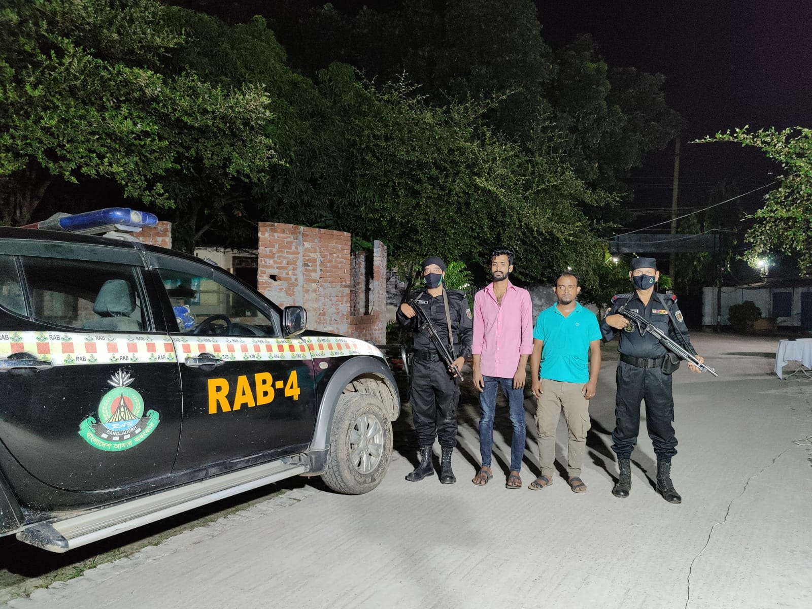 মাদক ব্যবসায়ীকে গ্রেফতার করেছে র্যাব-৪