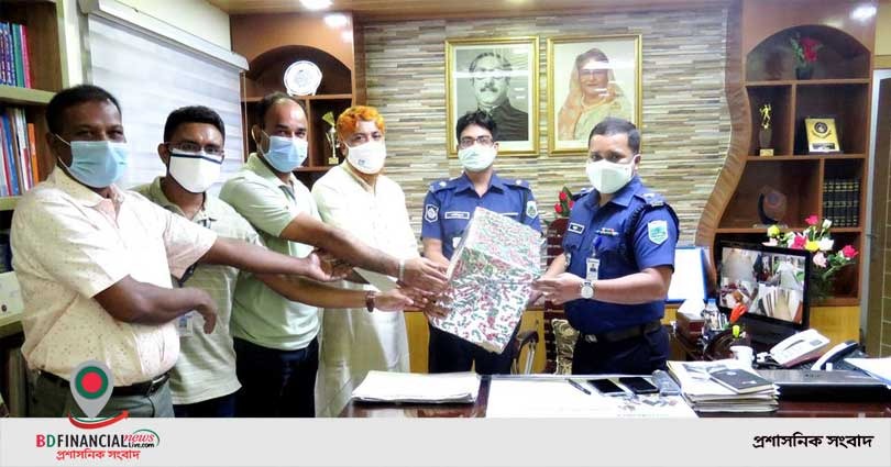 জয়পুরহাটে সার্ক মানবাধিকার ফাউন্ডেশনের মাস্ক উপহার