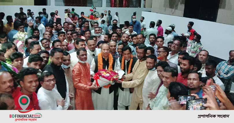 জেলা আওয়ামী লীগের নেতৃবৃন্দকে চুনারুঘাট উপজেলা যুবলীগ নেতাকর্মীর ফুলেল শুভেচ্ছা