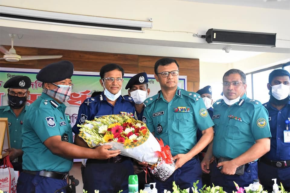 মানুষের ভালোবাসায় সিক্ত হয়ে বিদায় নিলেন অতিরিক্ত আইজিপি মোঃ শফিকুল ইসলাম