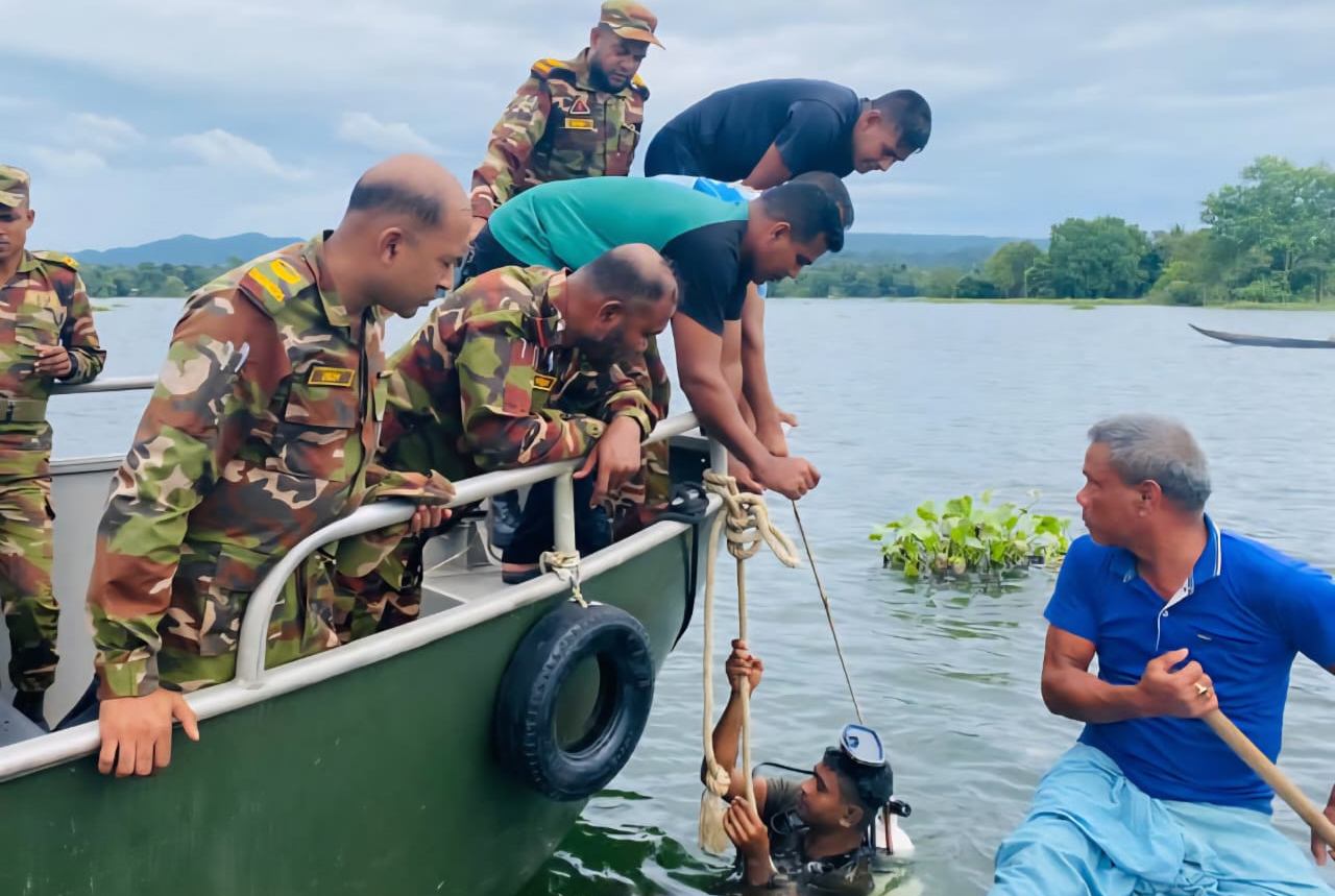 কাপ্তাই হ্রদে নৌকাডুবি: সেনাবাহিনীর অক্লান্ত প্রচেষ্টায় সফল উদ্ধার অভিযান