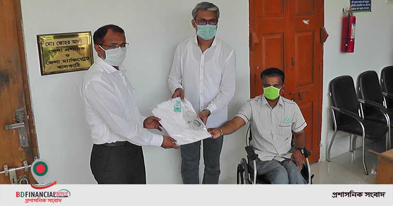 করোনায় মৃতদের দাফন কাজে জেলা প্রশাসনের পিপিই প্রদান
