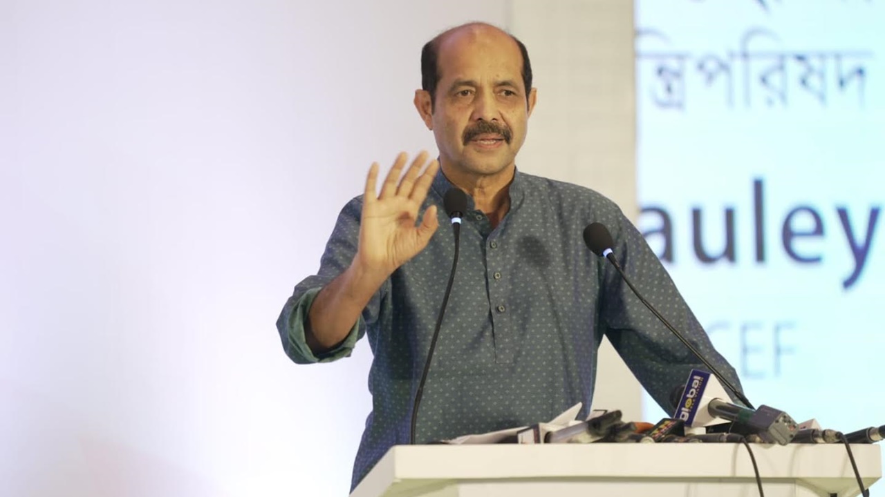 জন্ম নিবন্ধনে ভোগান্তি, গালি খেতে হয় আমাদের : মেয়র আতিক