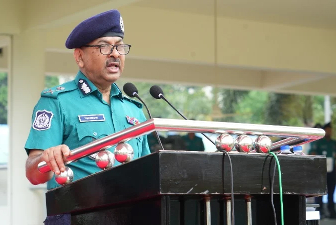 পুলিশের শৃঙ্খলা পরিপন্থী কাজের সুযোগ নেই: ডিএমপি কমিশনার