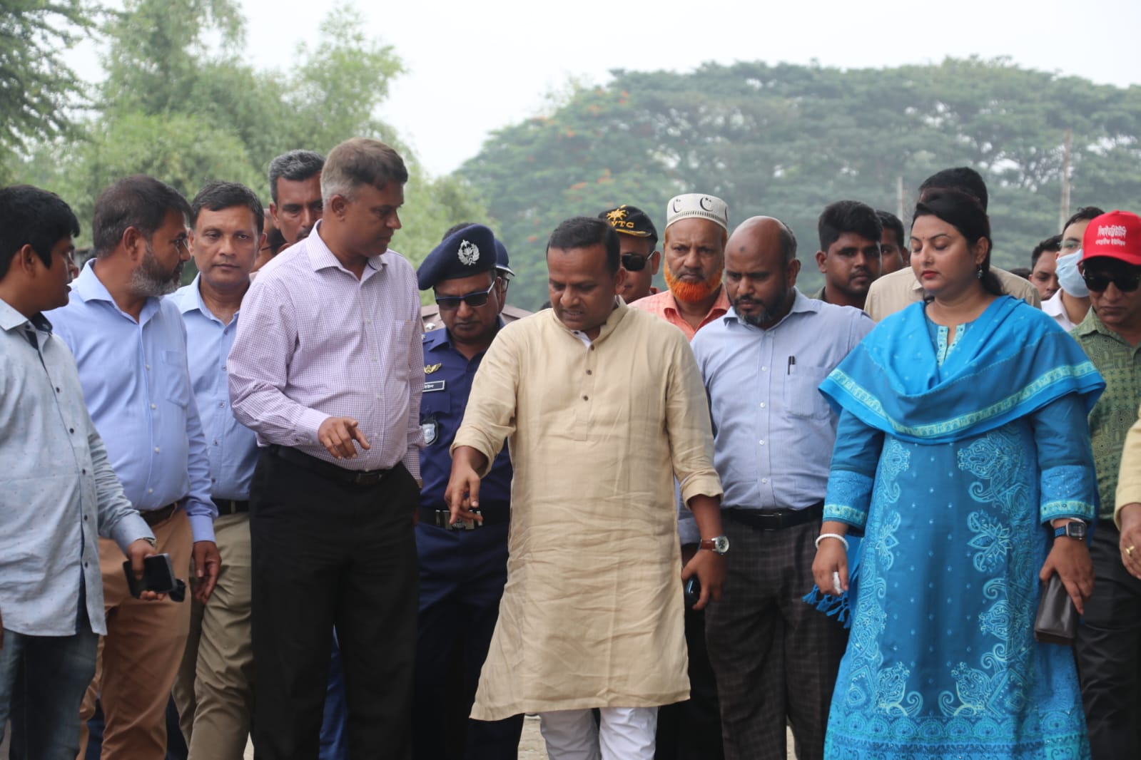 আকস্মিক পরিদর্শনে অনুপস্থিত ১৬ কর্মকর্তা-কর্মচারীর বিরুদ্ধে ব্যবস্থা