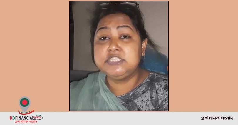 কুমিল্লায় পদ্মা ব্যাংকে বসে খদ্দের ধরেন নুসরাত!