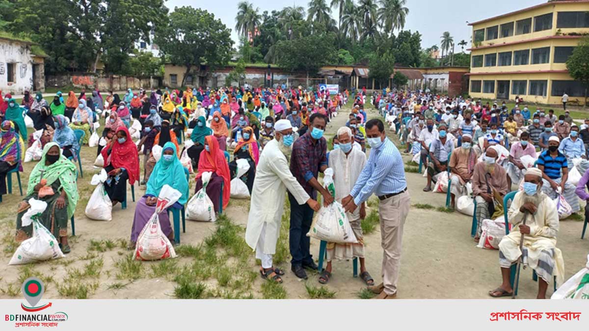 পাবনায় ১১০০ পরিবারকে ত্রাণ দিল বসুন্ধরা গ্রুপ