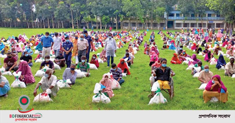 বগুড়ায় একদিনে ১৩০০ পরিবারকে ত্রাণ দিল বসুন্ধরা গ্রুপ