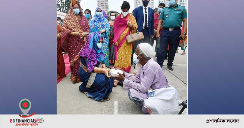 জিসান মীর্জার উদ্যোগে ক্ষুধার্ত মানুষগুলোর পাশে এসে দাঁড়িয়েছে পুলিশ নারী কল্যান সমিতি