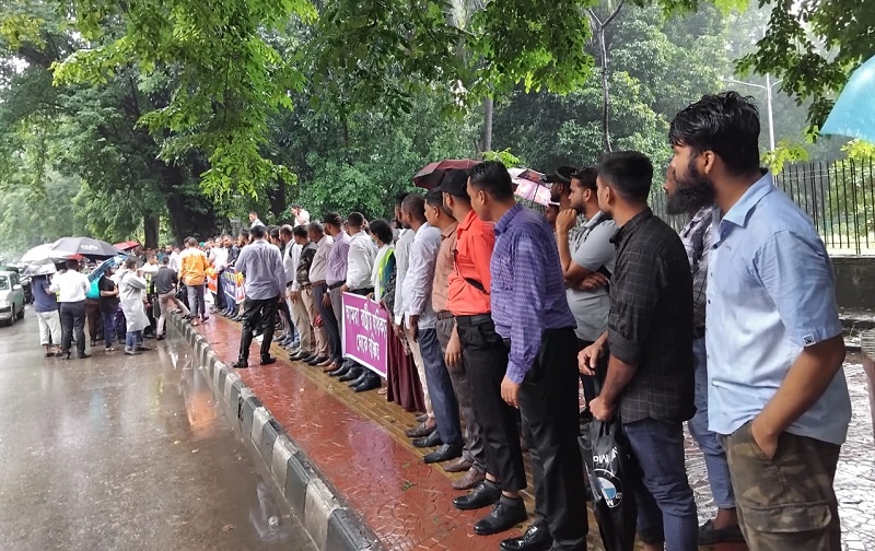 মাদারীপুরে বিট পুলিশিং স্টীকার কার্যক্রম