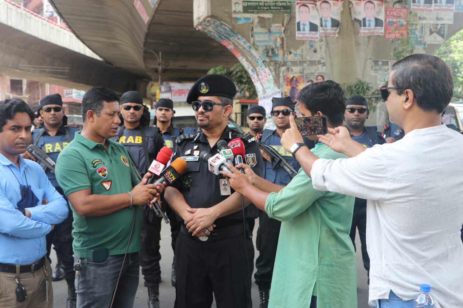 সার্বিক আইন-শৃঙ্খলা নিয়ন্ত্রণে বিশেষ রোবাস্ট পেট্রোল ও চেকপোস্ট মোতায়েন জোরদার করেছে র্যাব-৩