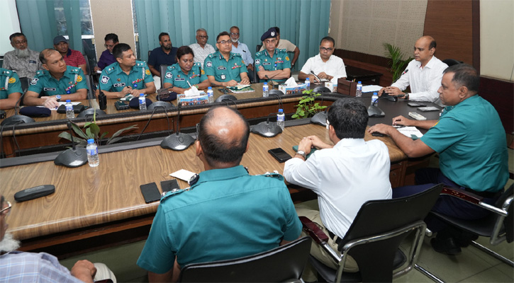 বাস মালিকদের সঙ্গে ডিএমপি কমিশনারের মতবিনিময়
